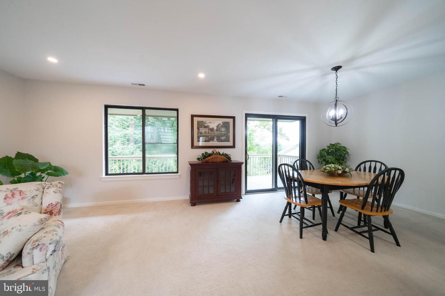 392 Lynetree Drive photo 8