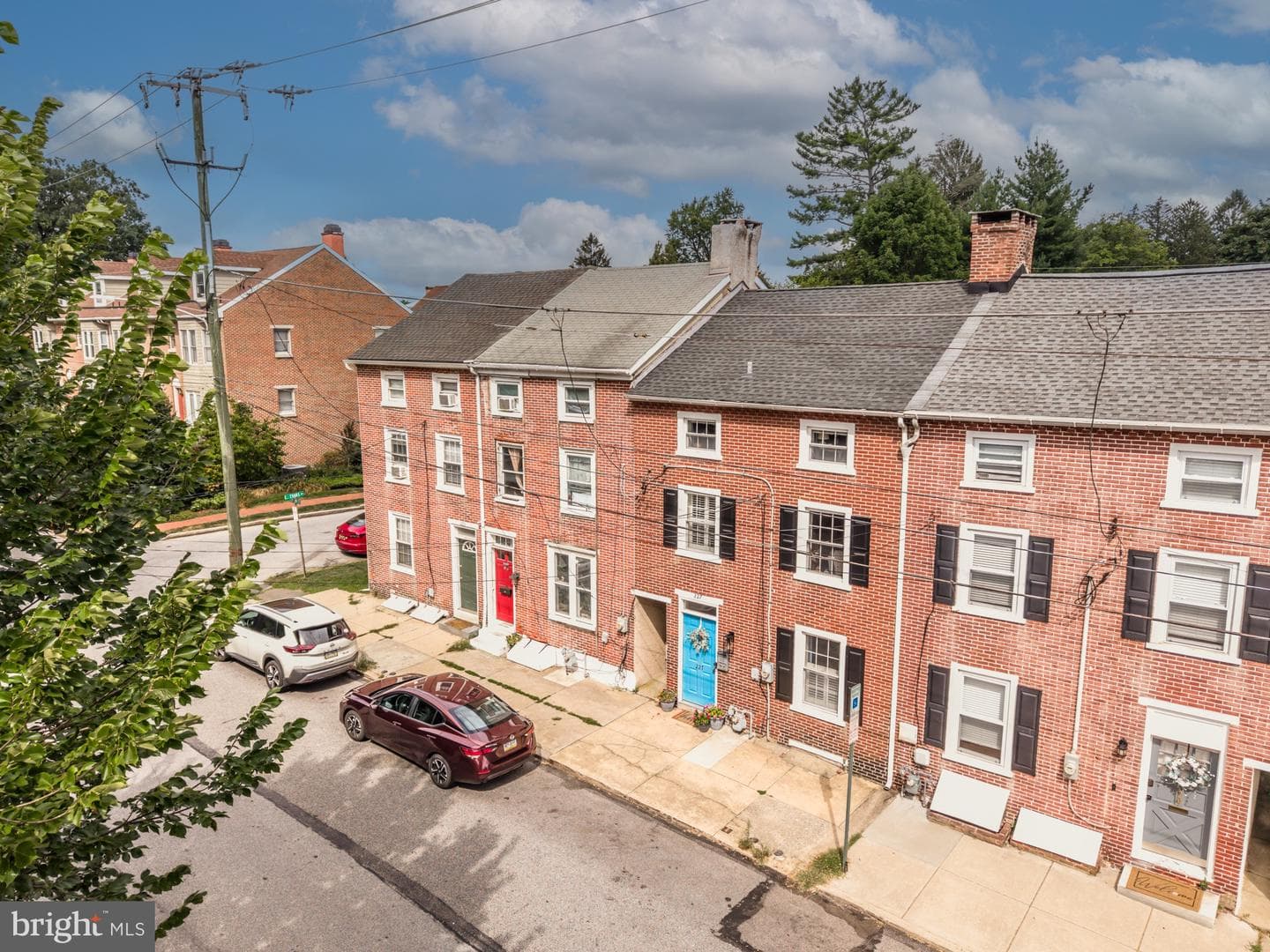 227 E Chestnut Street photo 1