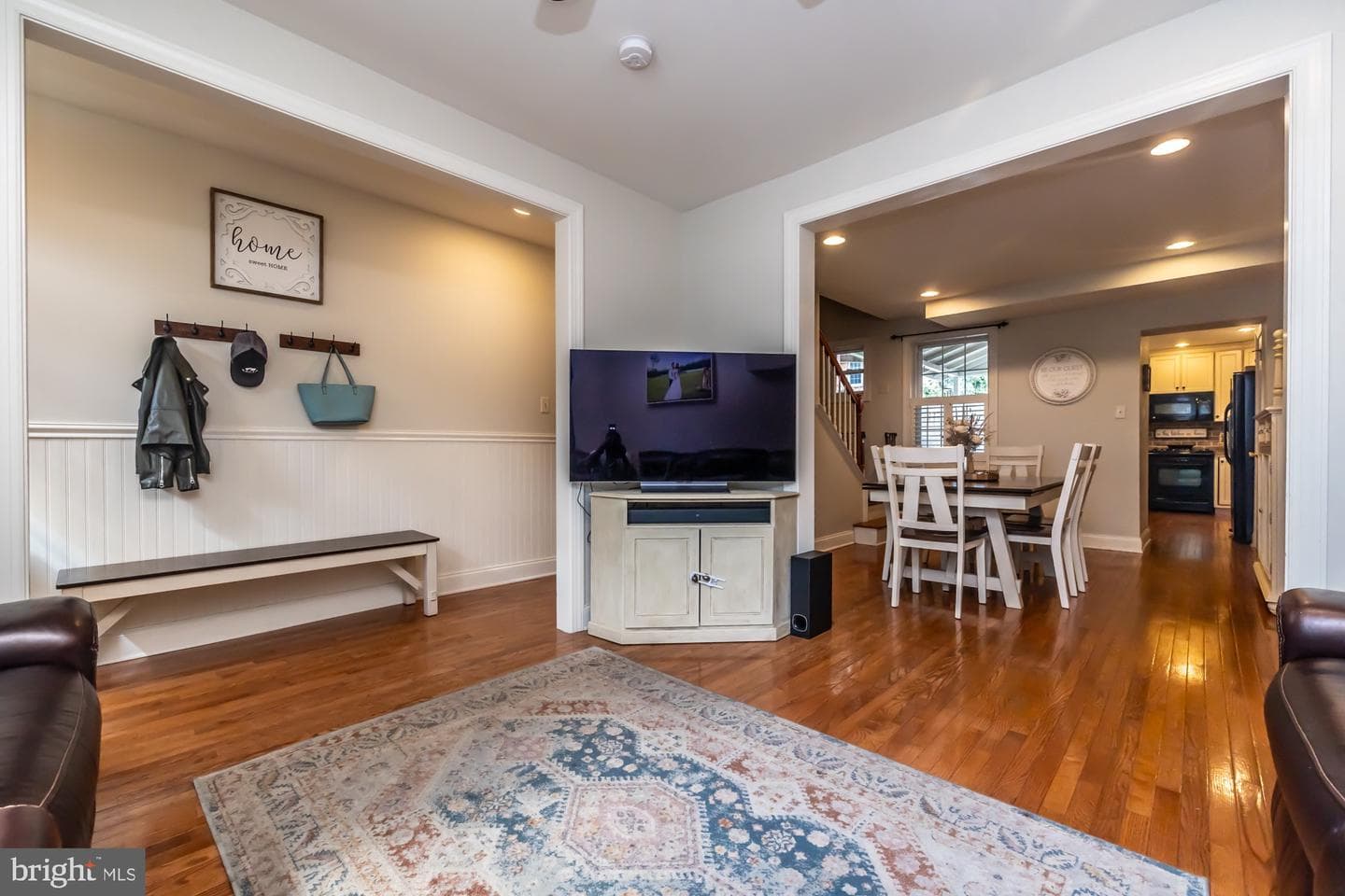 227 E Chestnut Street photo 11