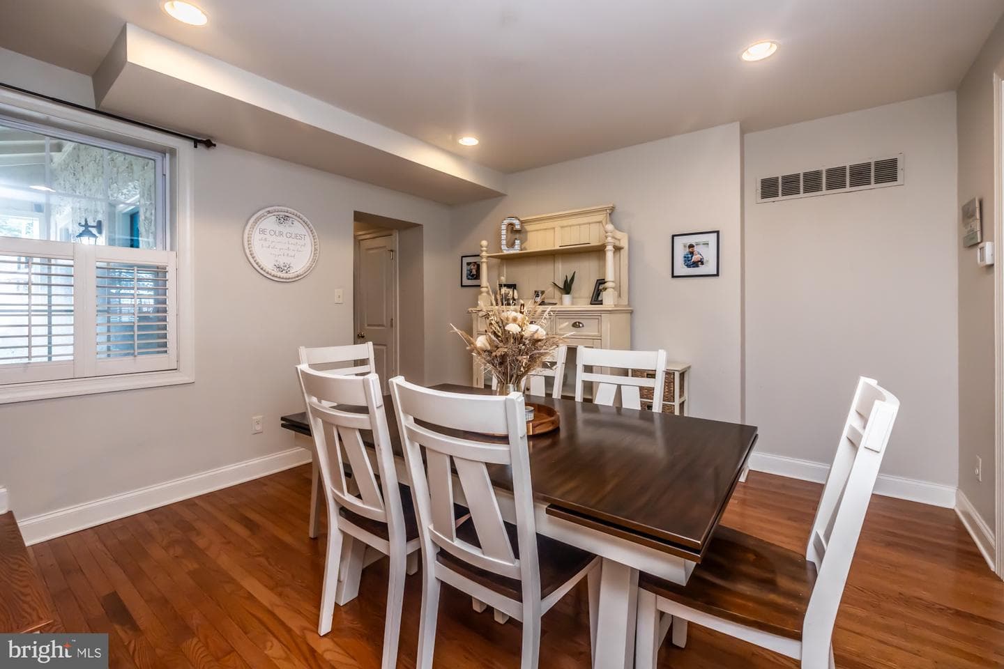 227 E Chestnut Street photo 14