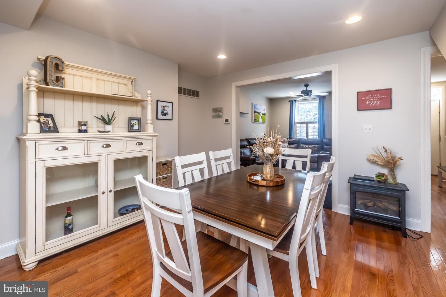 227 E Chestnut Street photo 15