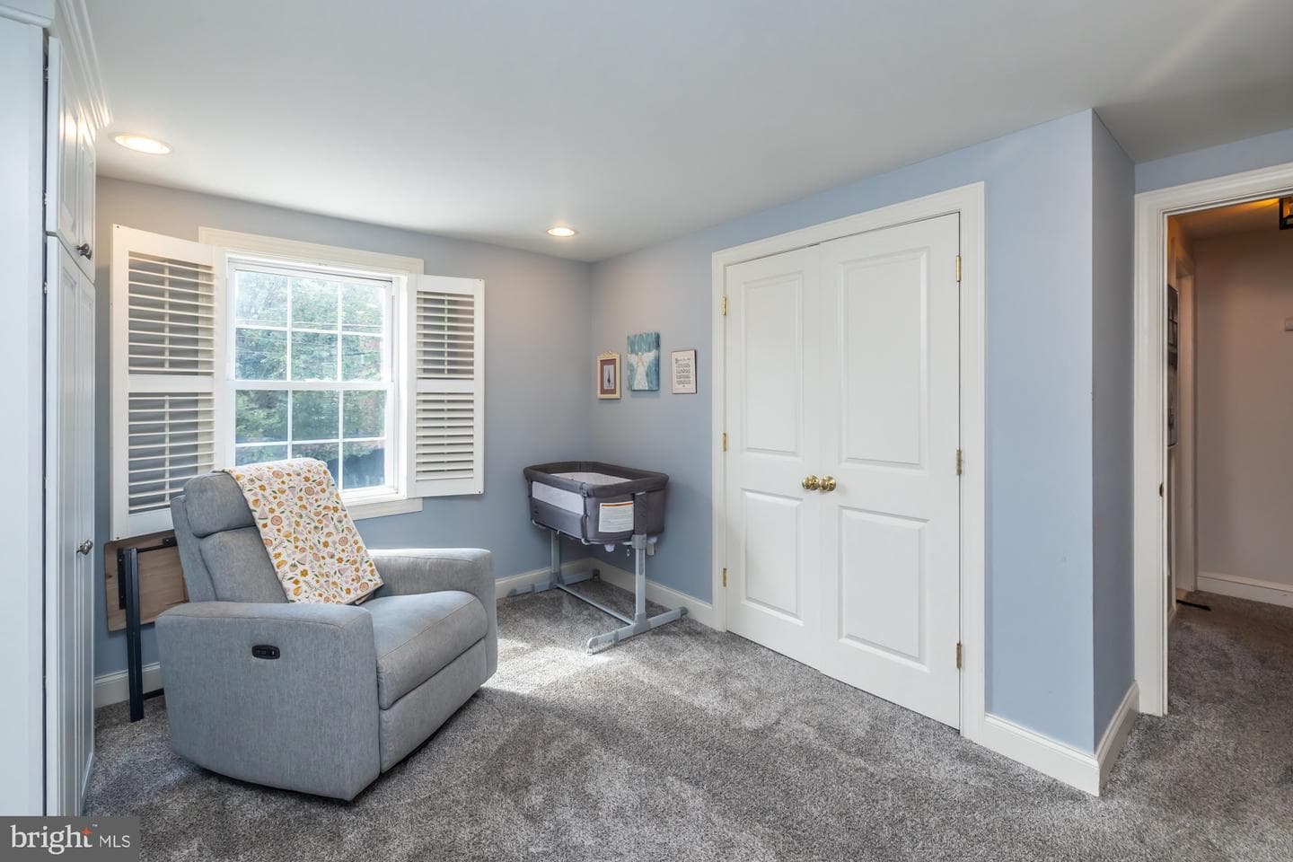 227 E Chestnut Street photo 25