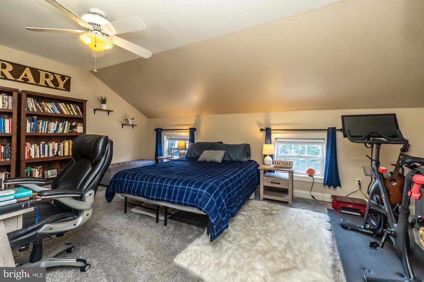 227 E Chestnut Street photo 31