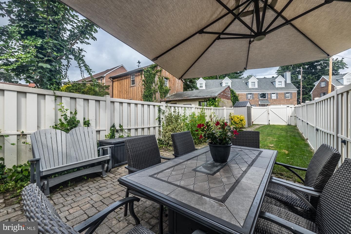 227 E Chestnut Street photo 33