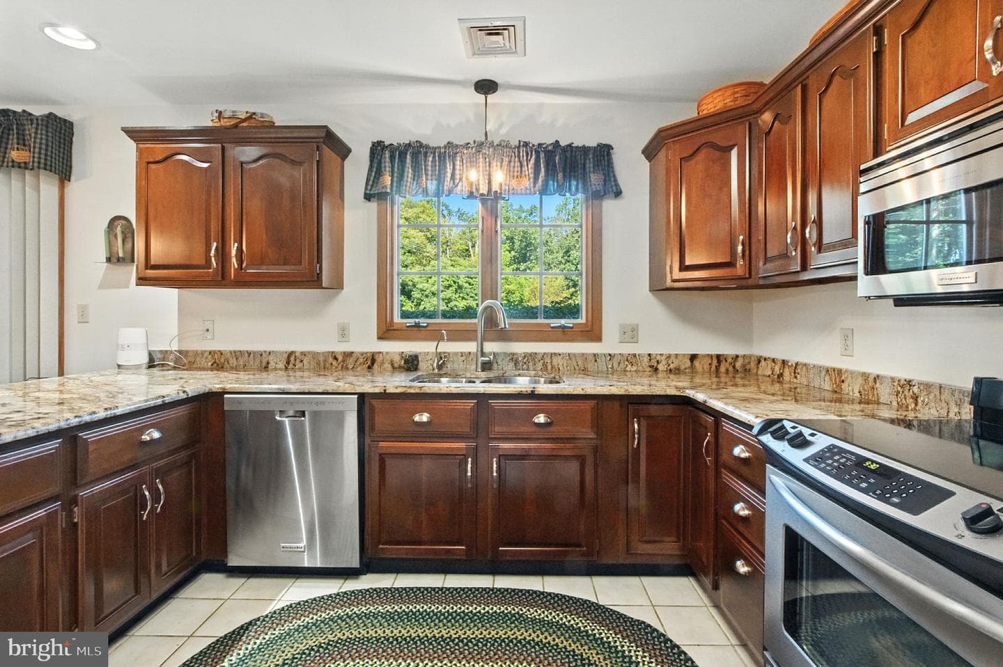 10 Hershey Drive photo 5
