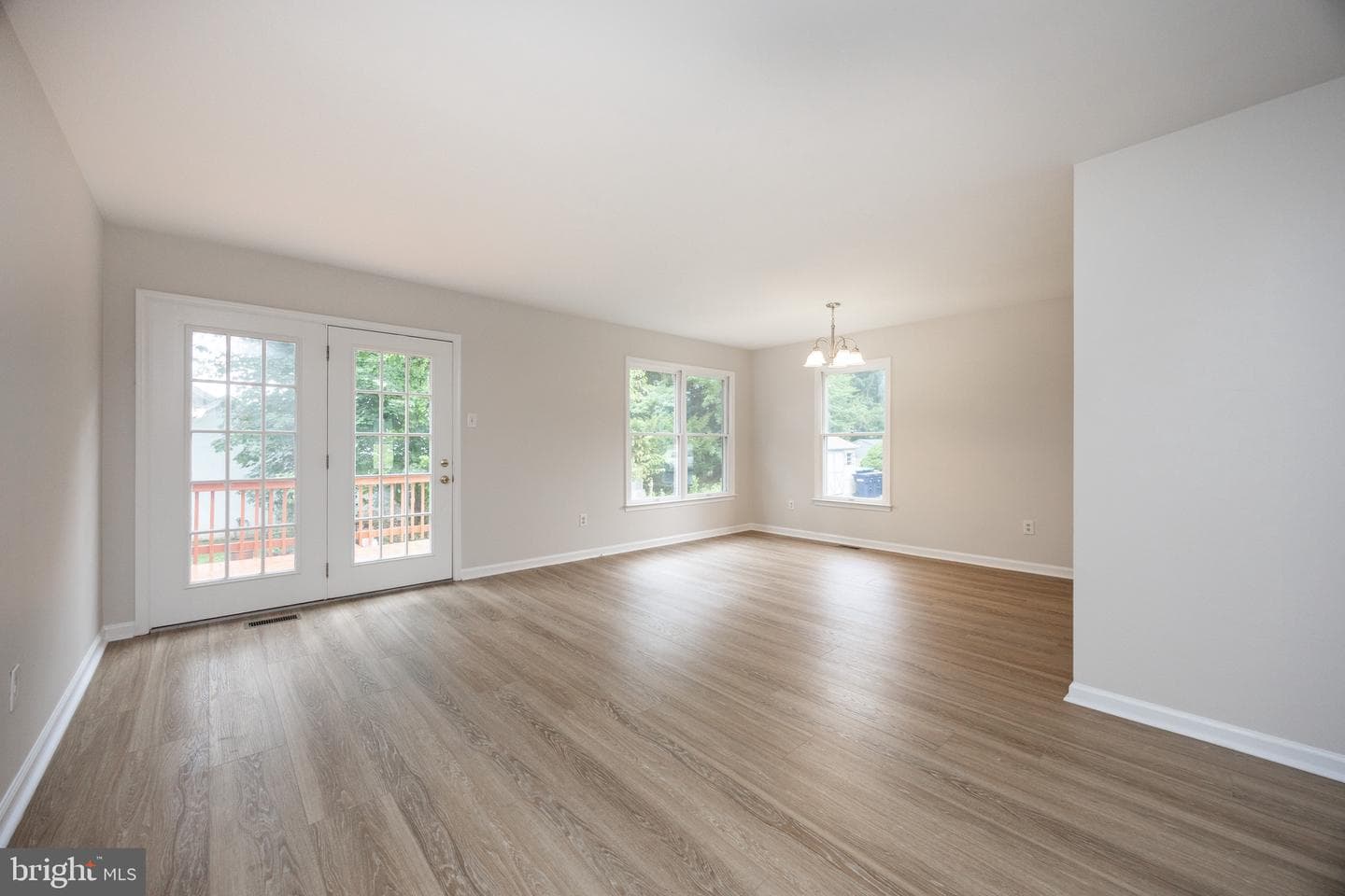 105 S Village Avenue photo 11
