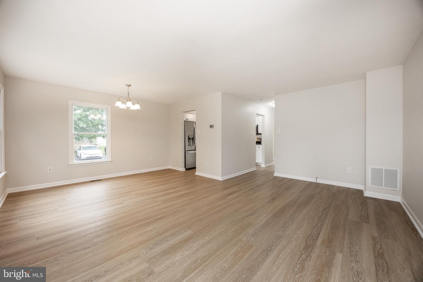 105 S Village Avenue photo 12