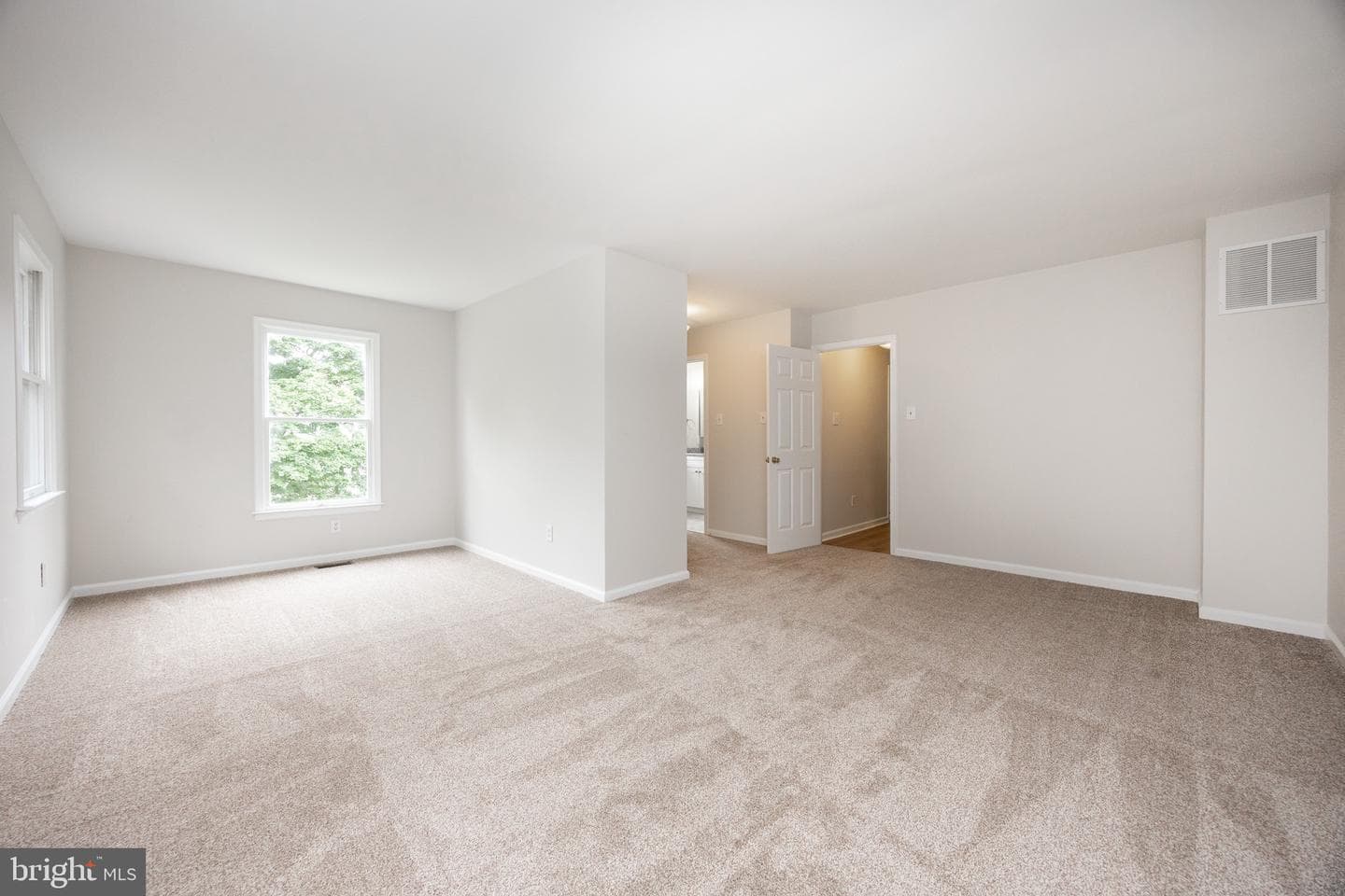 105 S Village Avenue photo 19