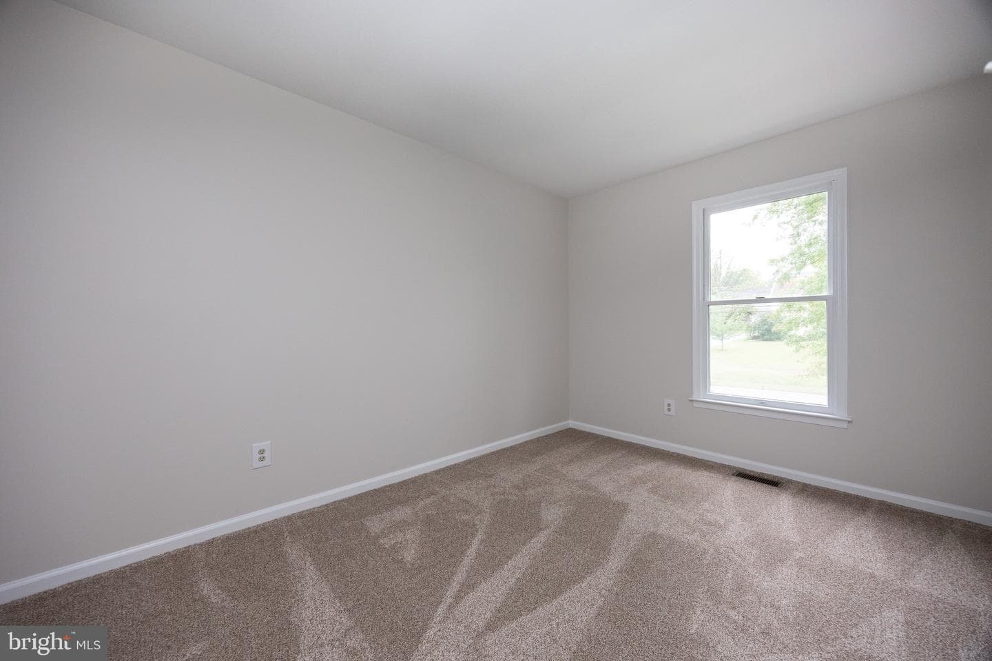 105 S Village Avenue photo 21