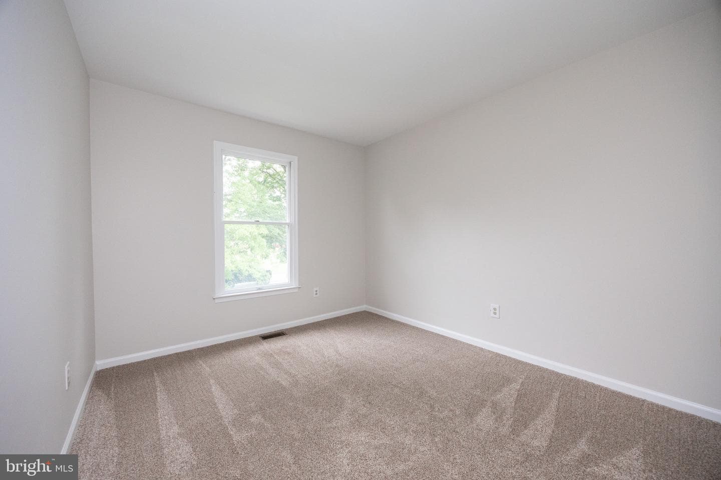 105 S Village Avenue photo 24