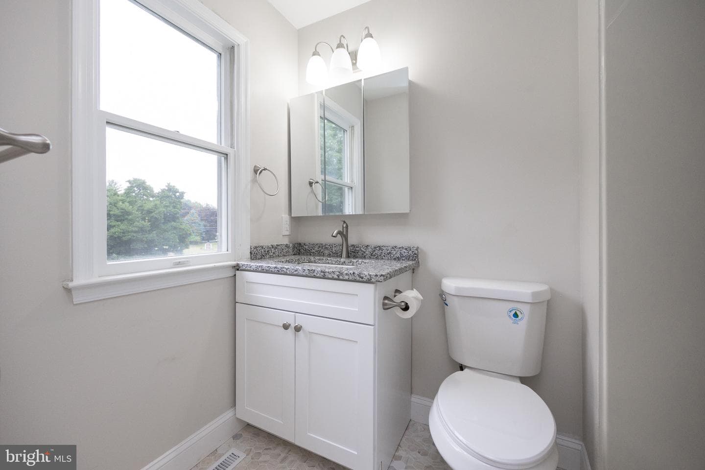 105 S Village Avenue photo 28