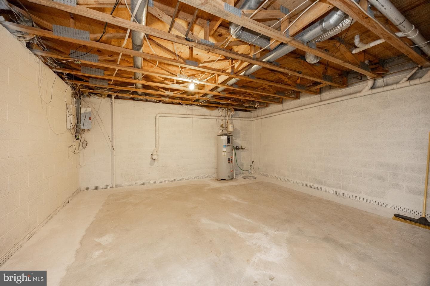 105 S Village Avenue photo 31