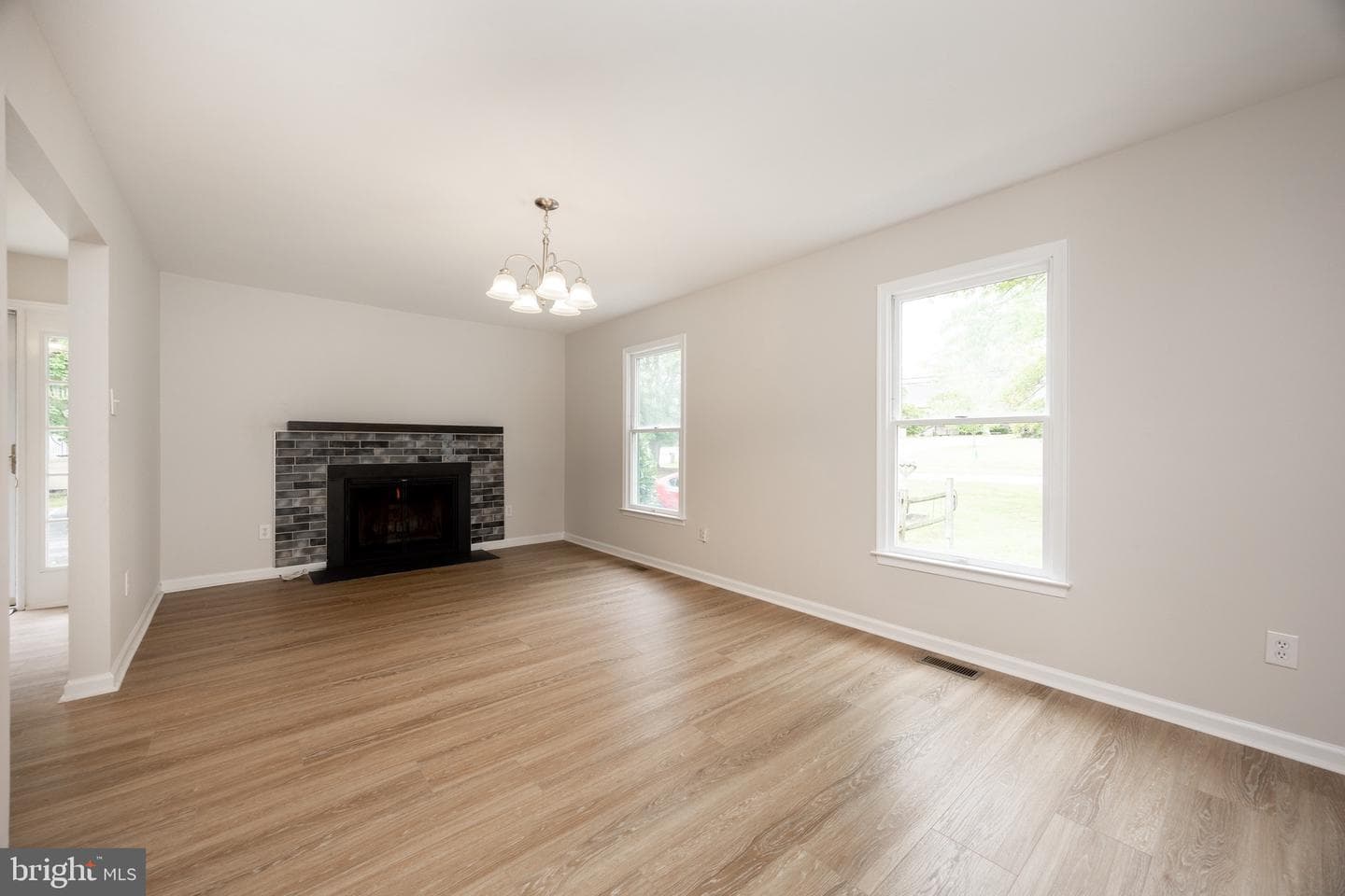 105 S Village Avenue photo 5