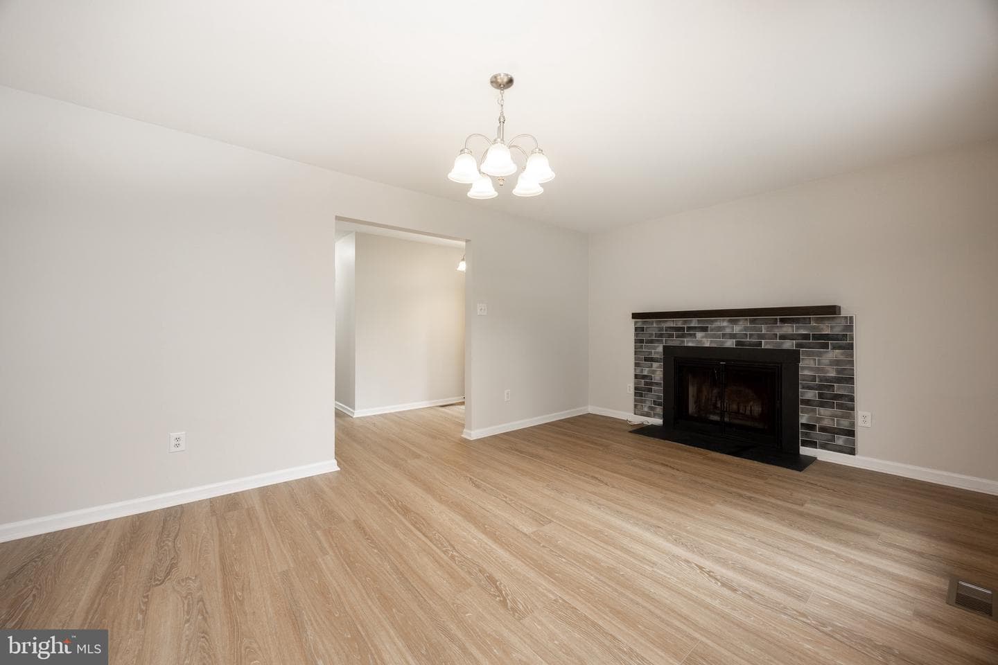 105 S Village Avenue photo 6
