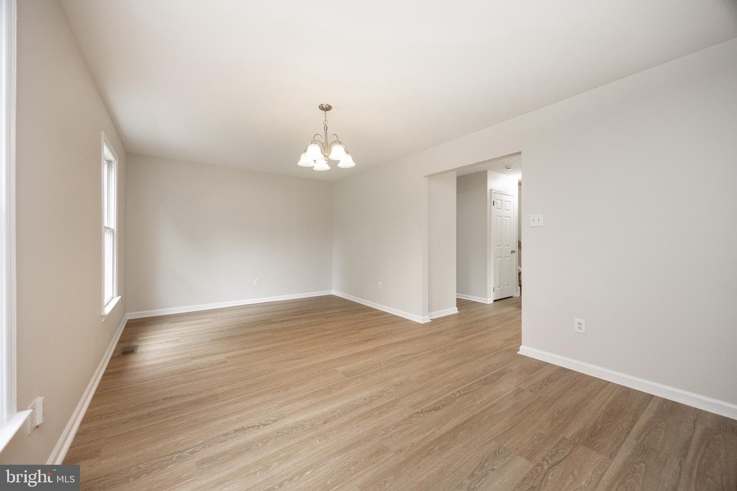 105 S Village Avenue photo 8