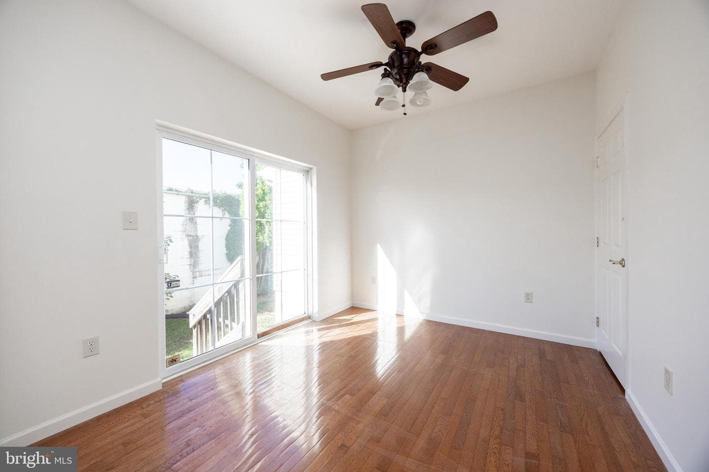 1060 Merchant Street photo 4