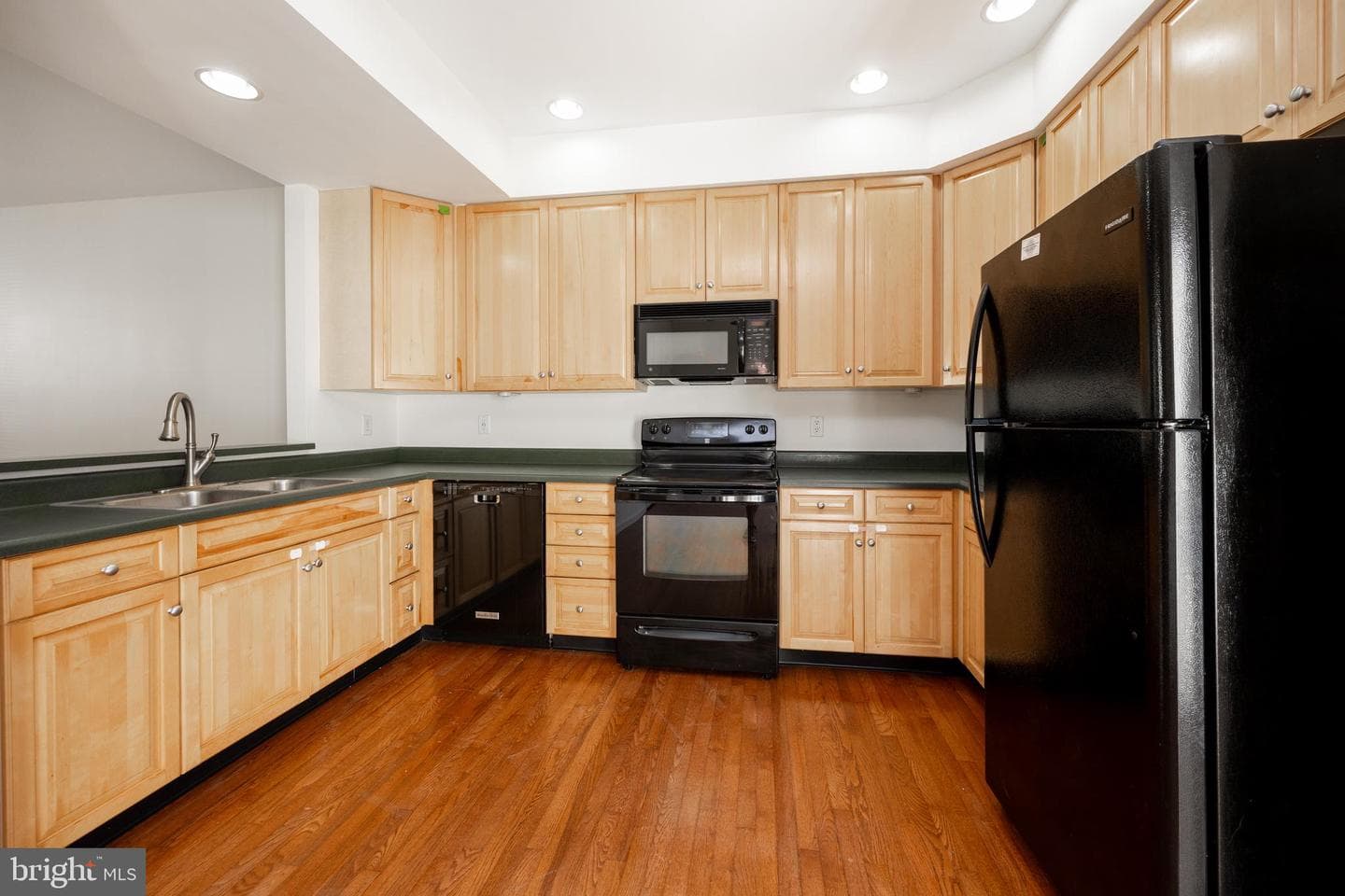1060 Merchant Street photo 8
