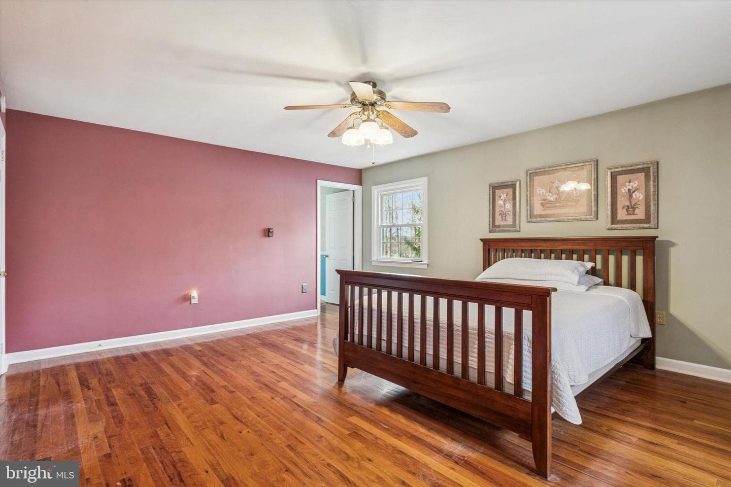 1042 W Kings Highway photo 11