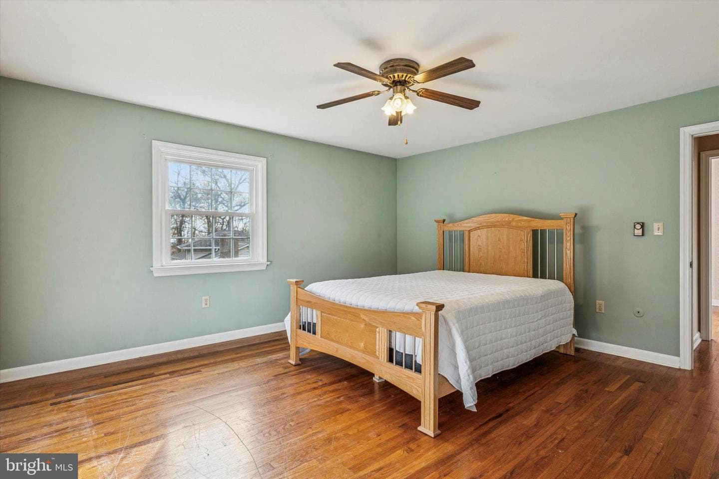 1042 W Kings Highway photo 15