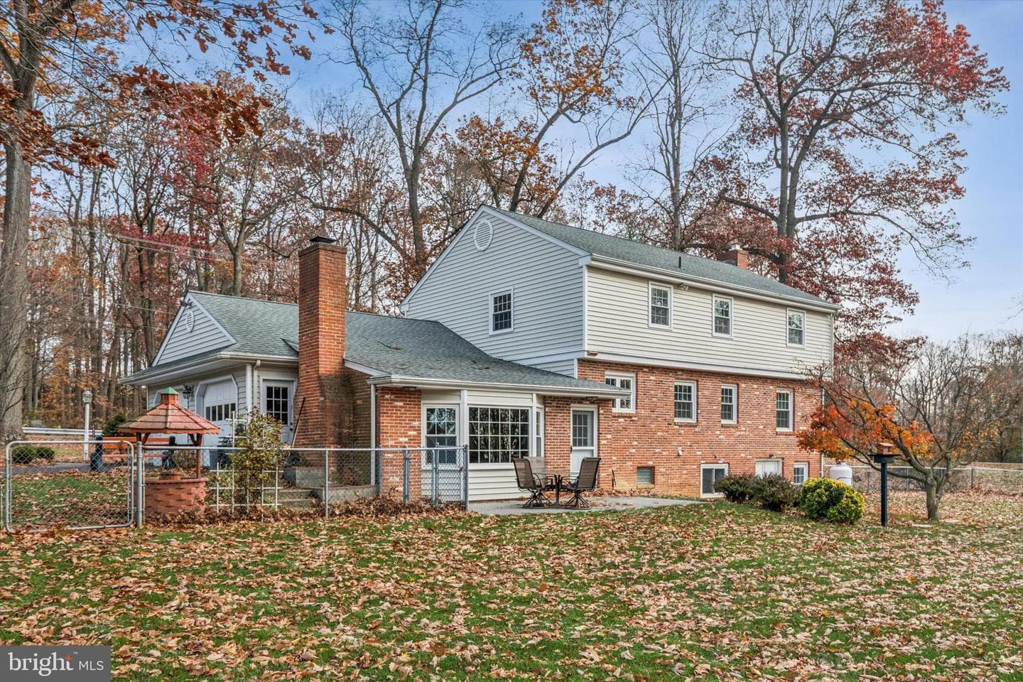 1042 W Kings Highway photo 23