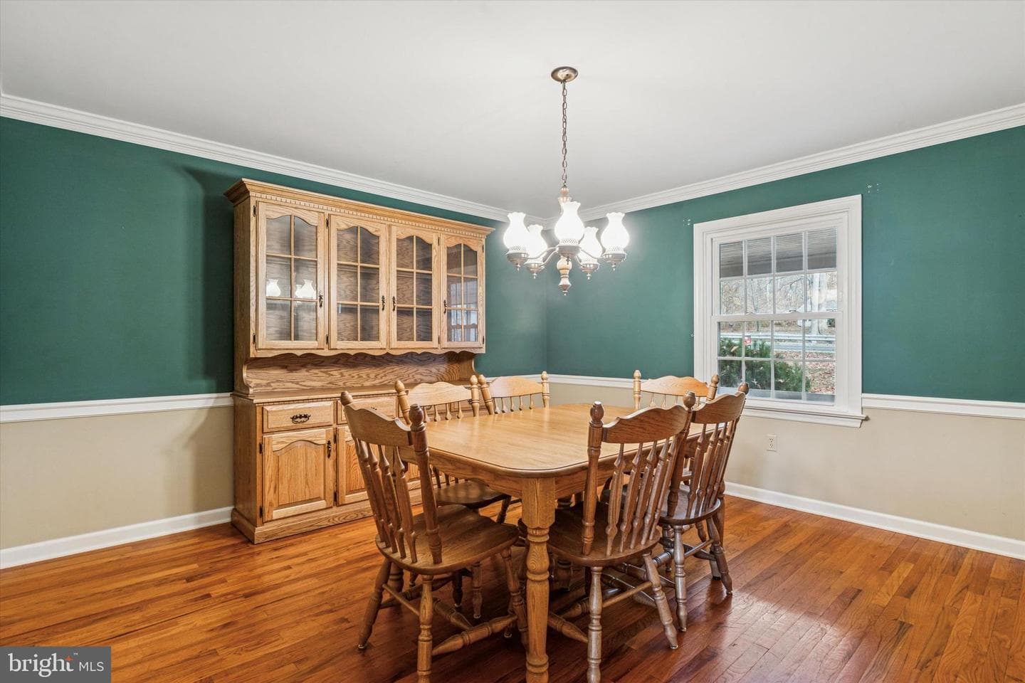1042 W Kings Highway photo 4