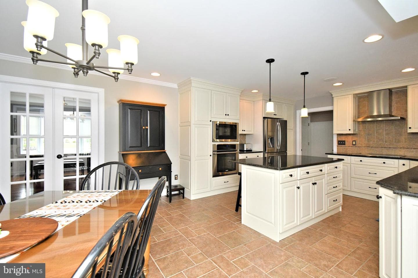 910 Winding River Lane photo 12