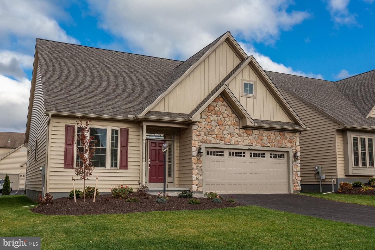 606 Greenbriar Path photo 1