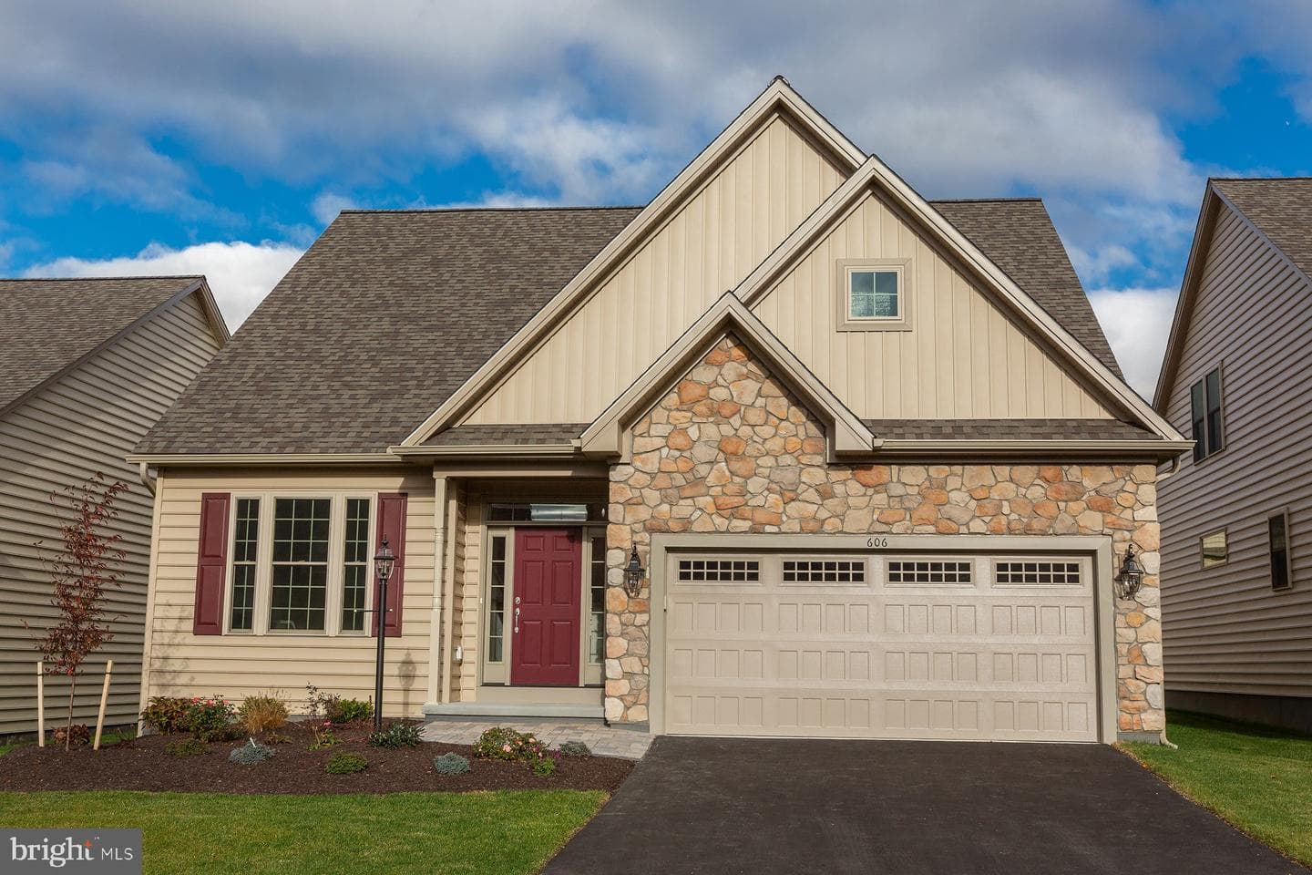606 Greenbriar Path photo 2