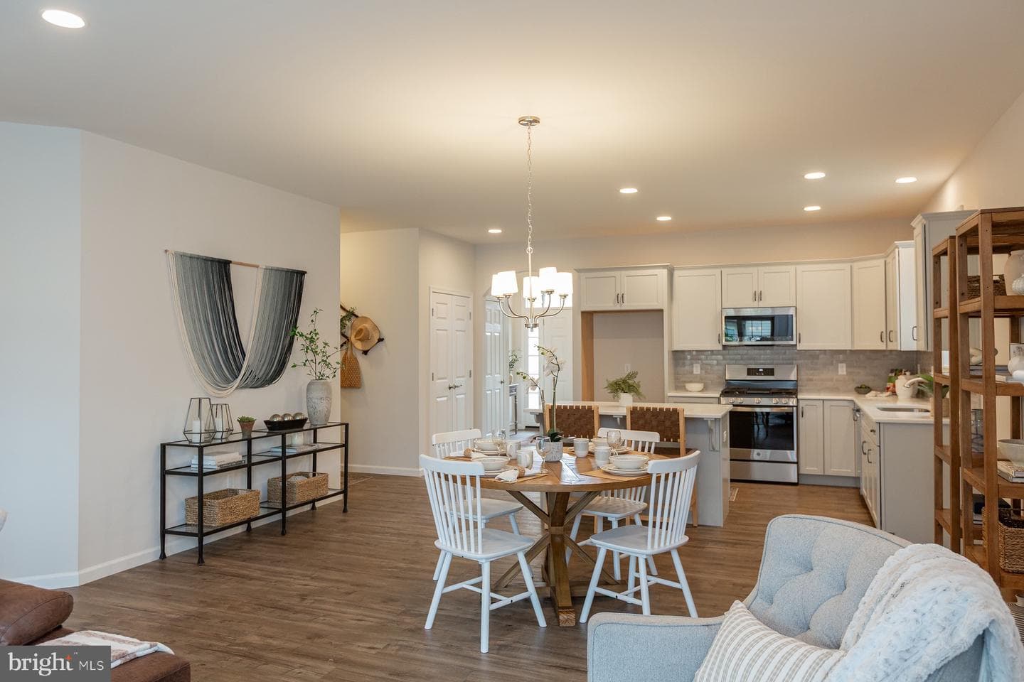 606 Greenbriar Path photo 4