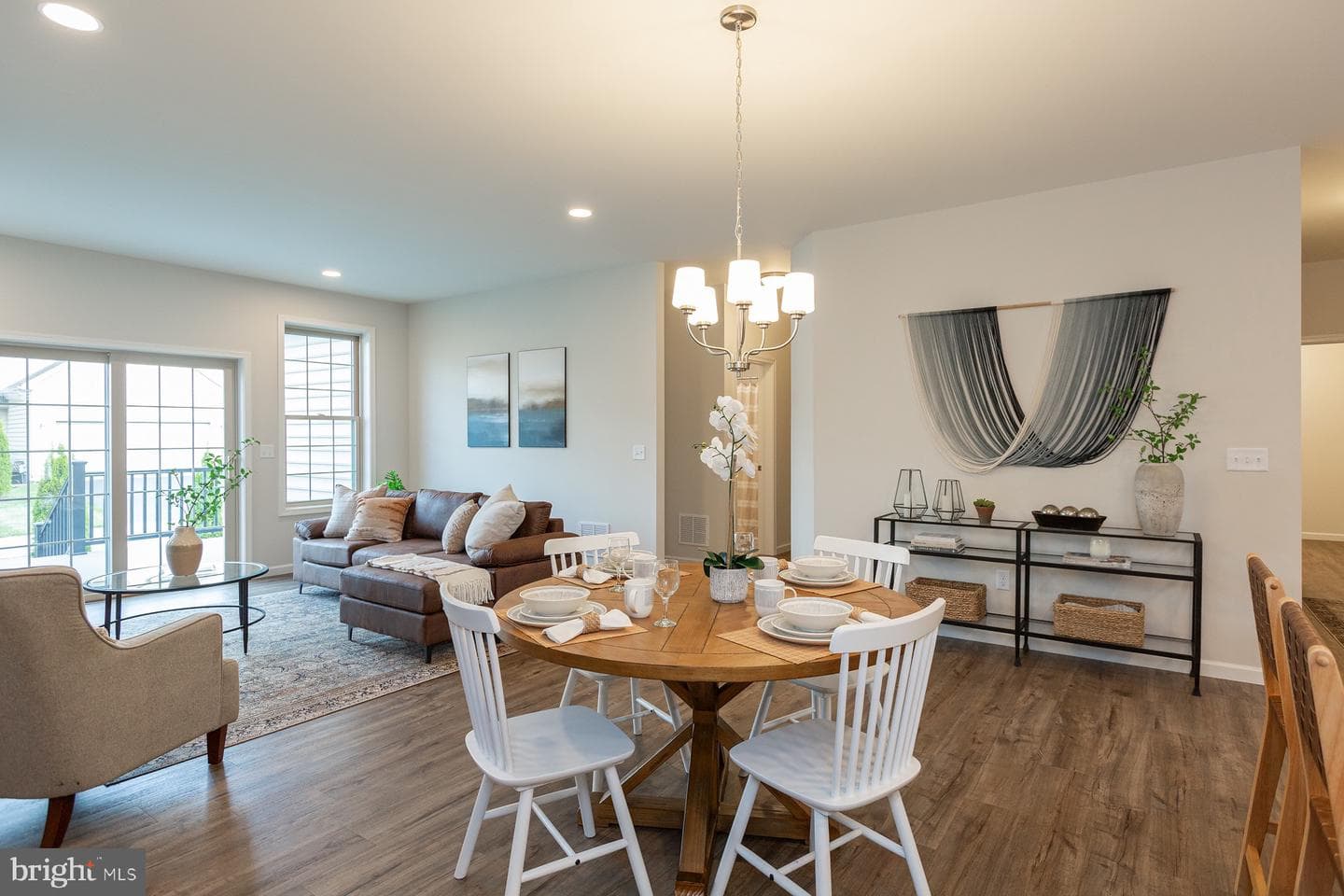 606 Greenbriar Path photo 9