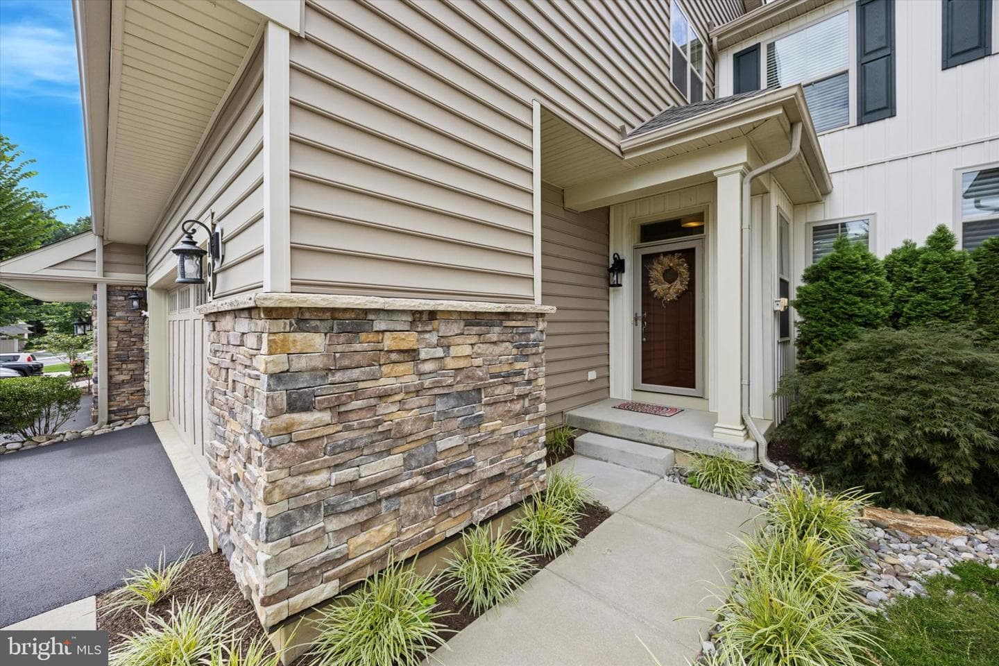 1047 James Walter Way photo 2