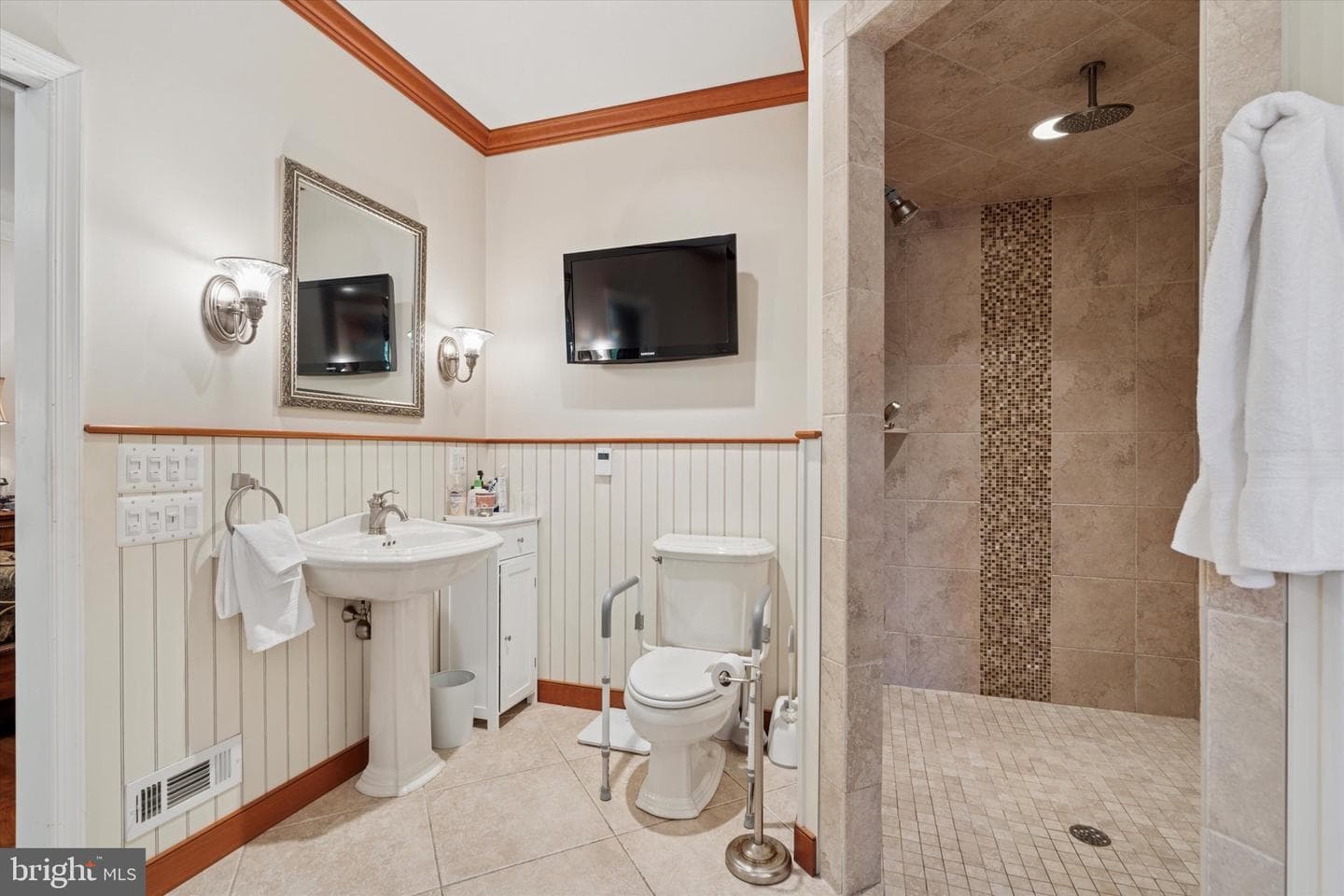1653 Yardley Court photo 9
