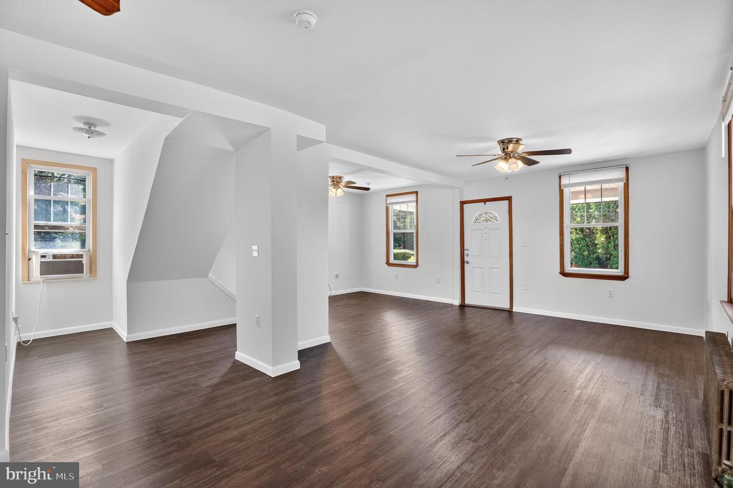 1079 Riverside Drive photo 11