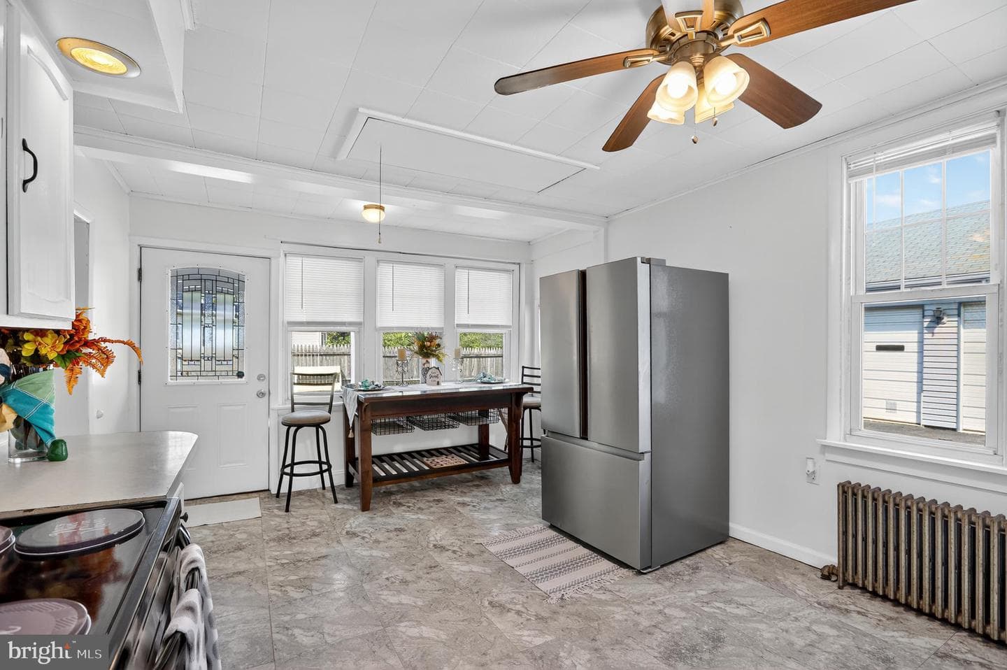 1079 Riverside Drive photo 17