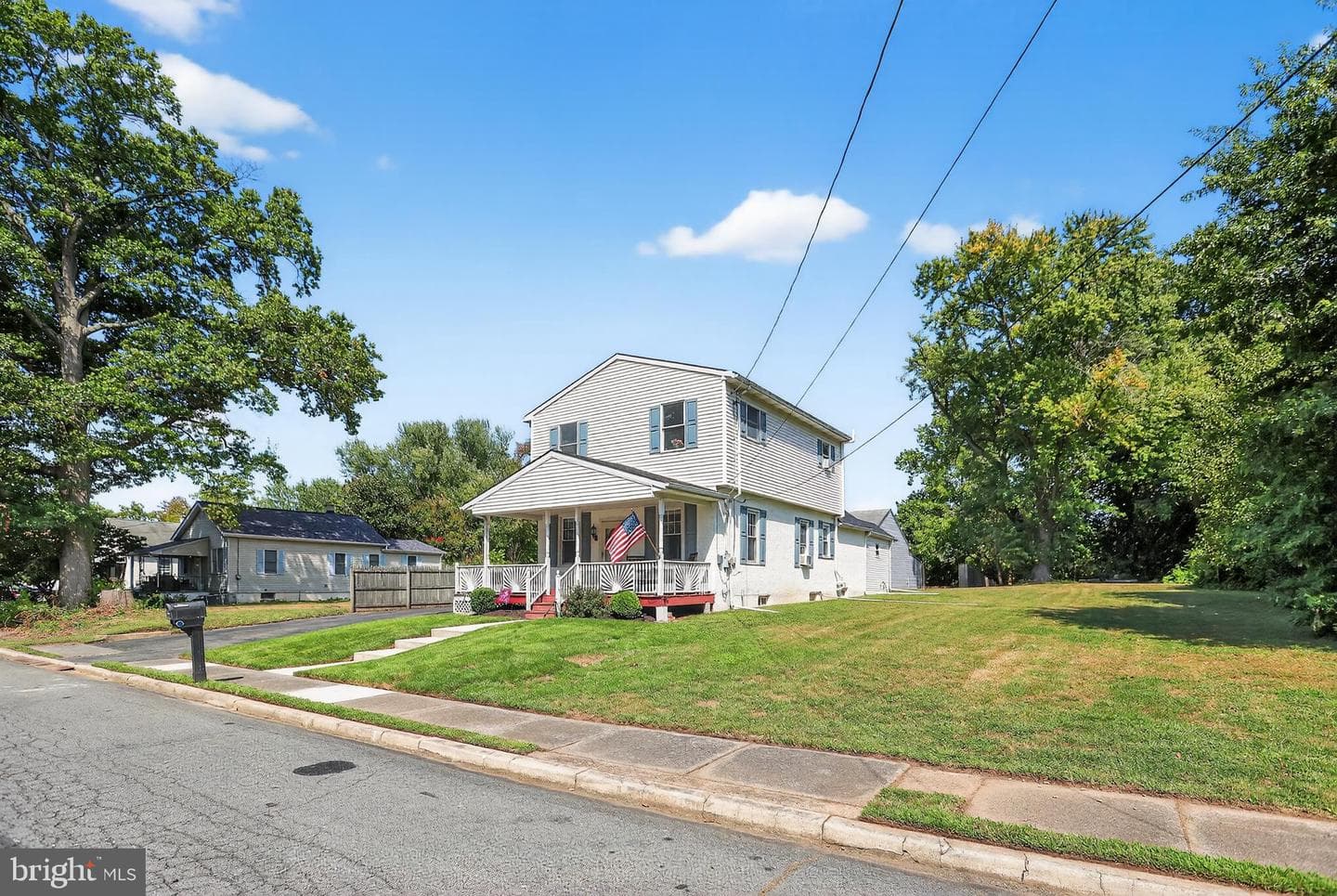 1079 Riverside Drive photo 3