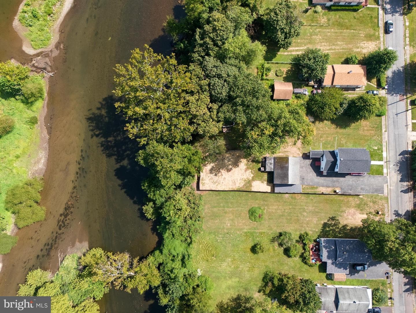 1079 Riverside Drive photo 32