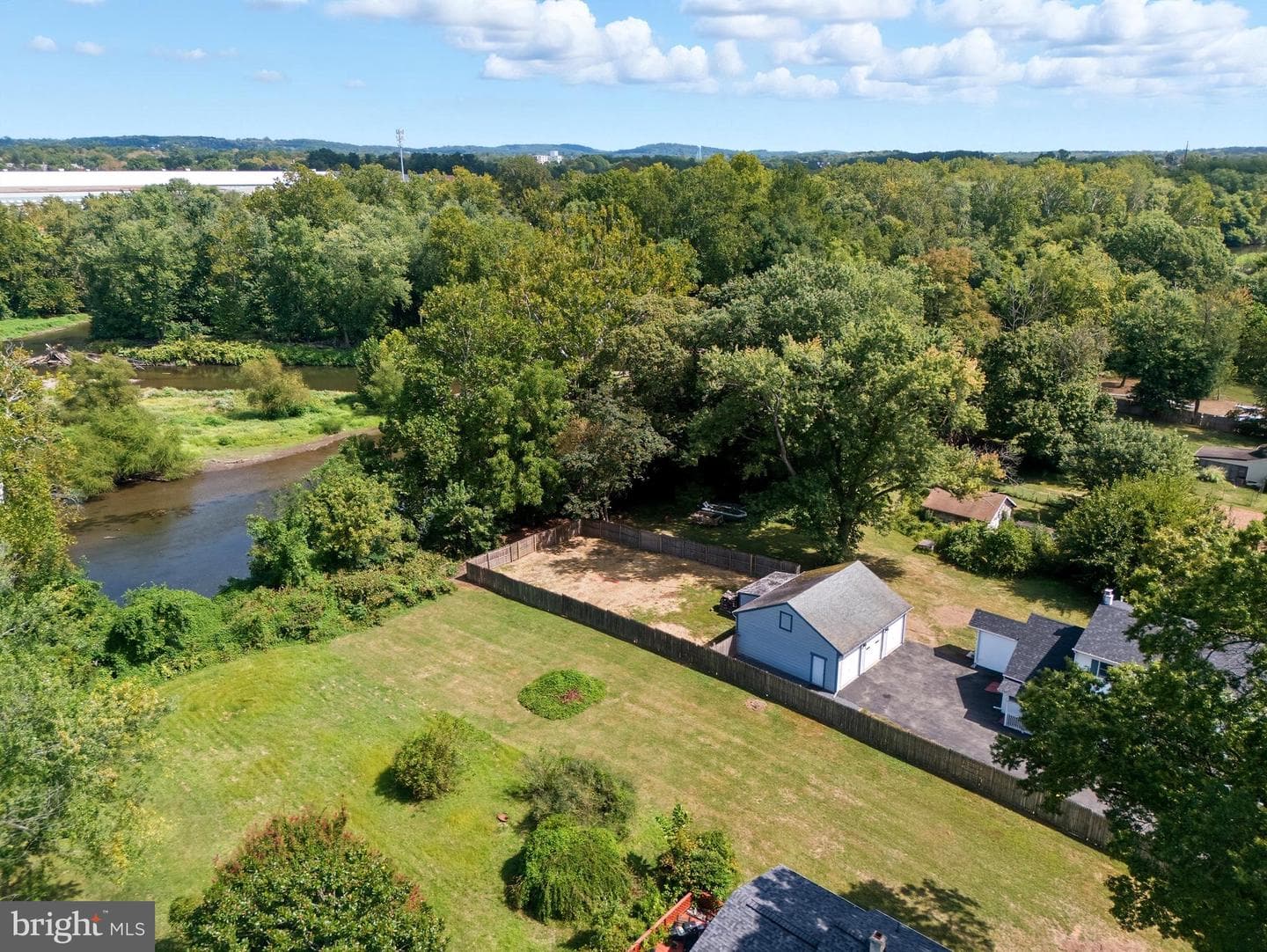 1079 Riverside Drive photo 36