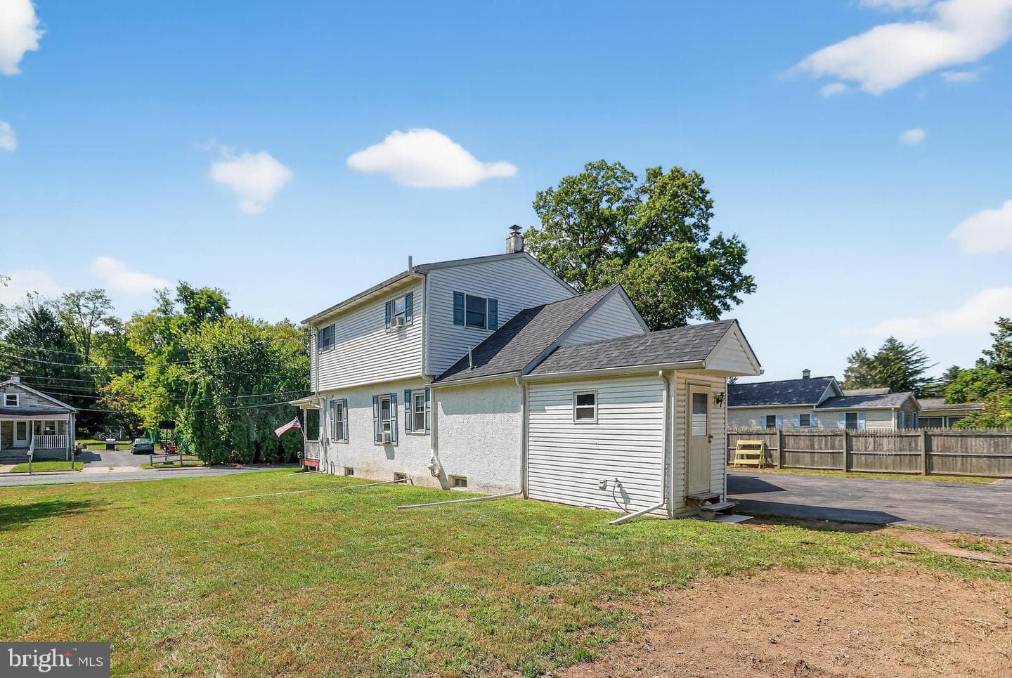 1079 Riverside Drive photo 6