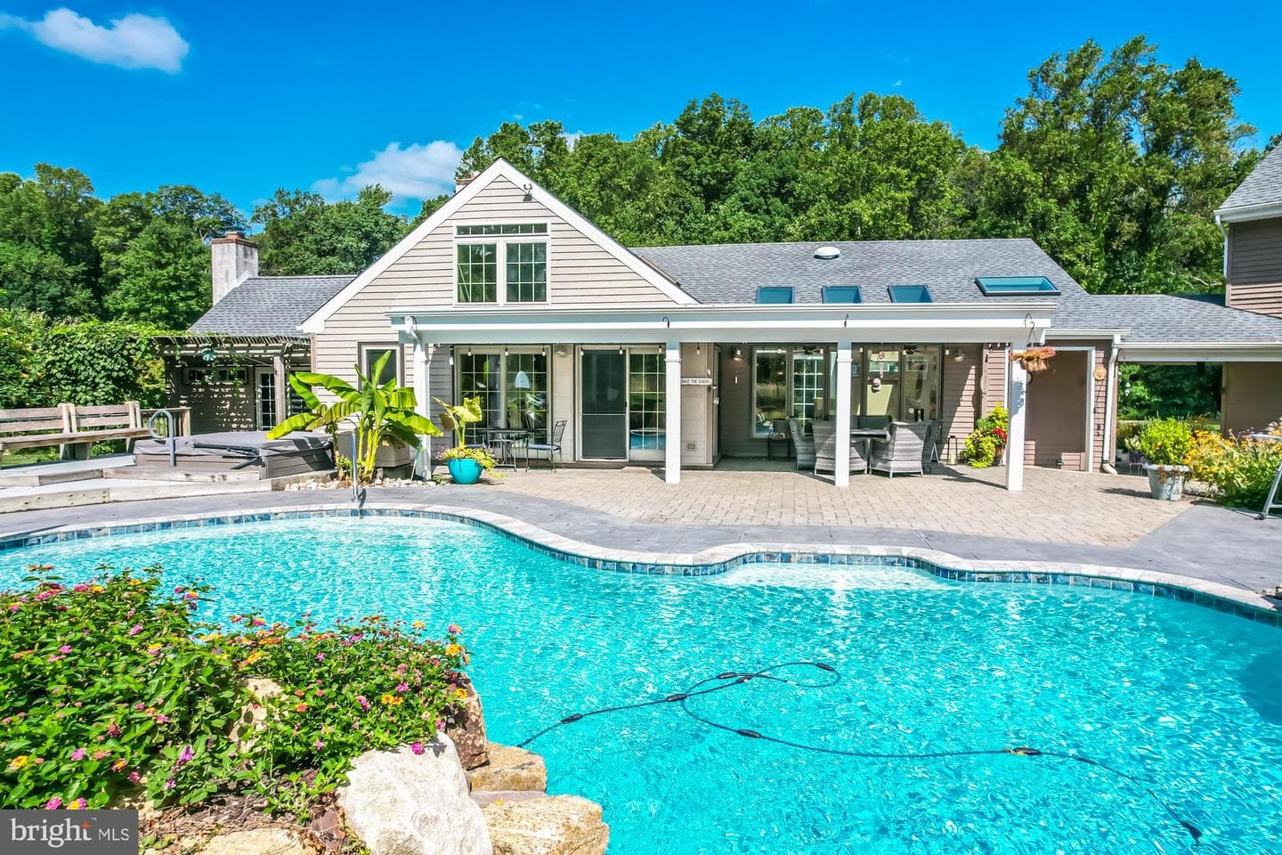 8 Woodland Drive photo 4