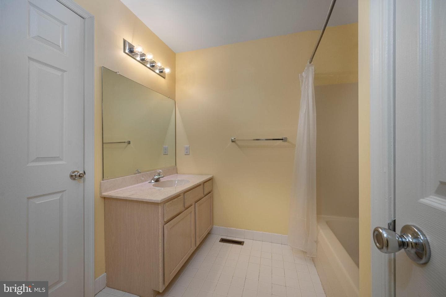 846 Amber Lane photo 12