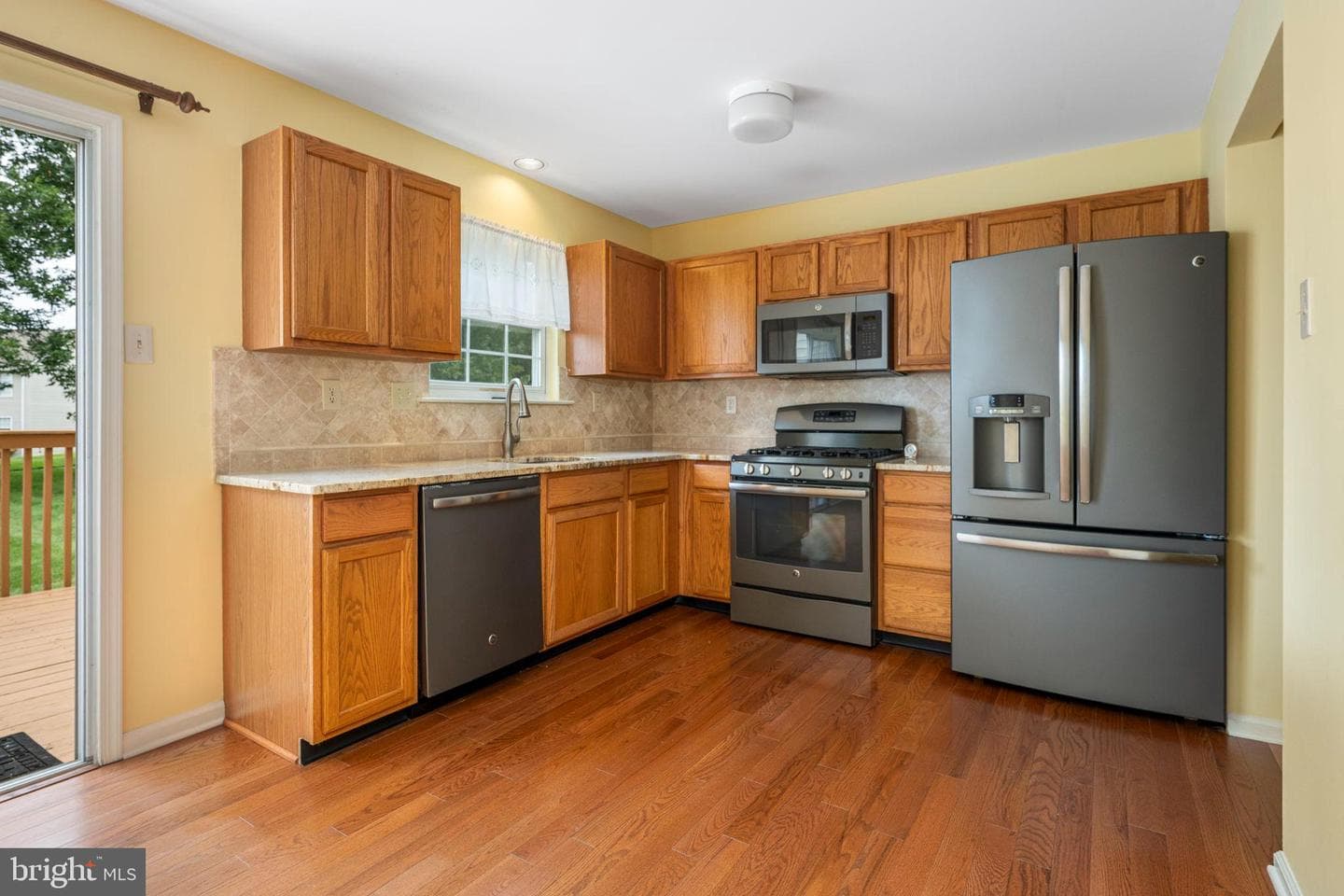 846 Amber Lane photo 4