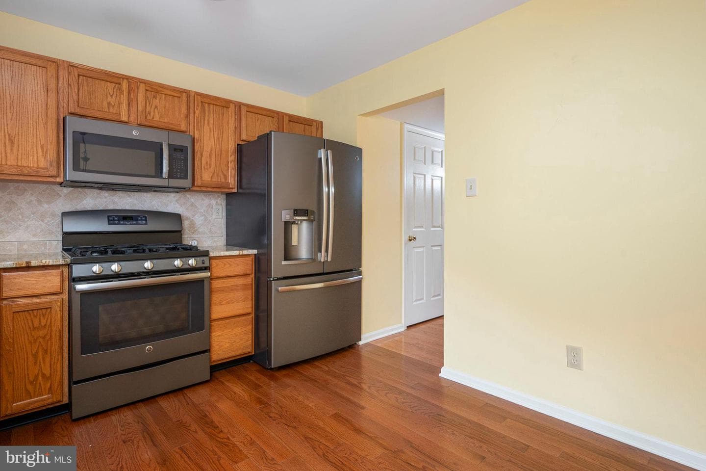 846 Amber Lane photo 6