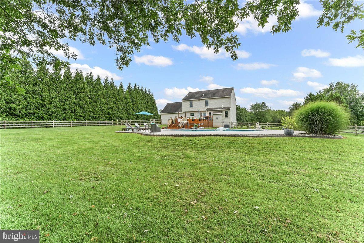 237 Country Drive photo 39