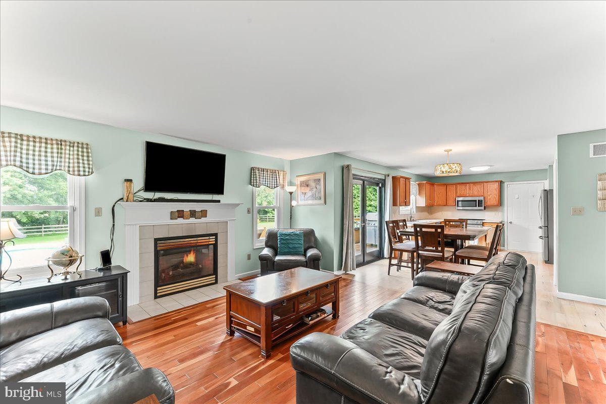 237 Country Drive photo 4