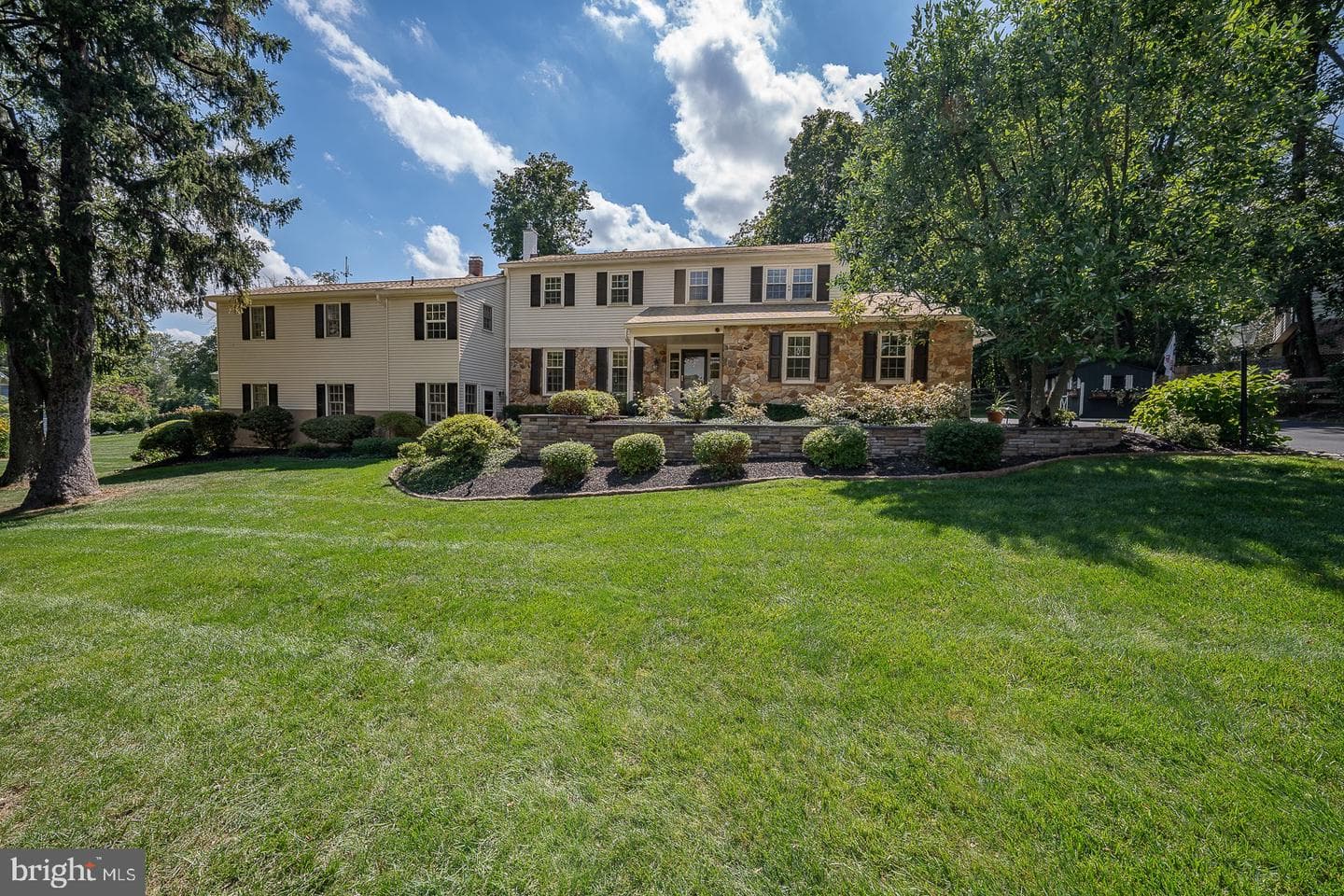 681 Fernfield Circle photo 1