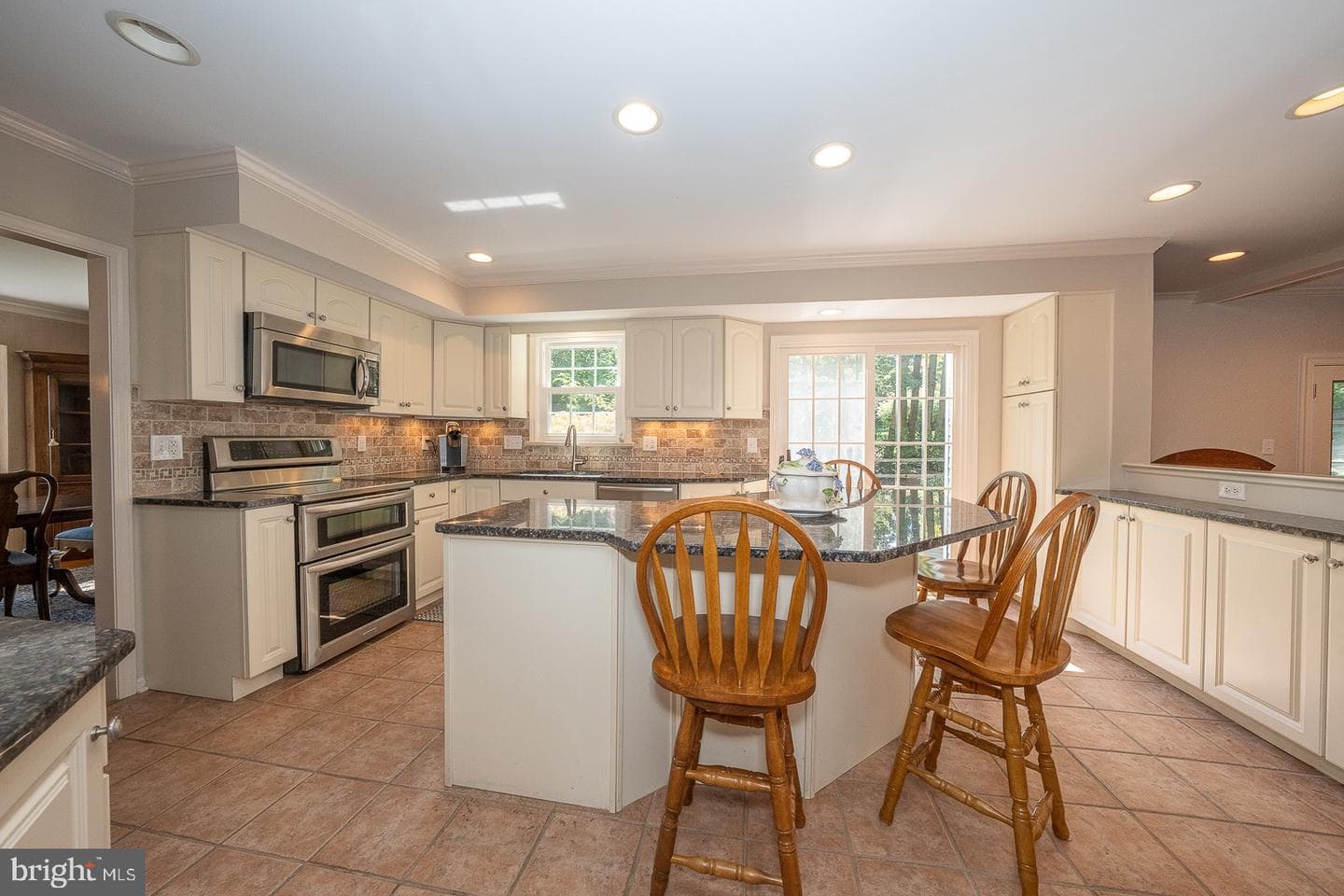 681 Fernfield Circle photo 9