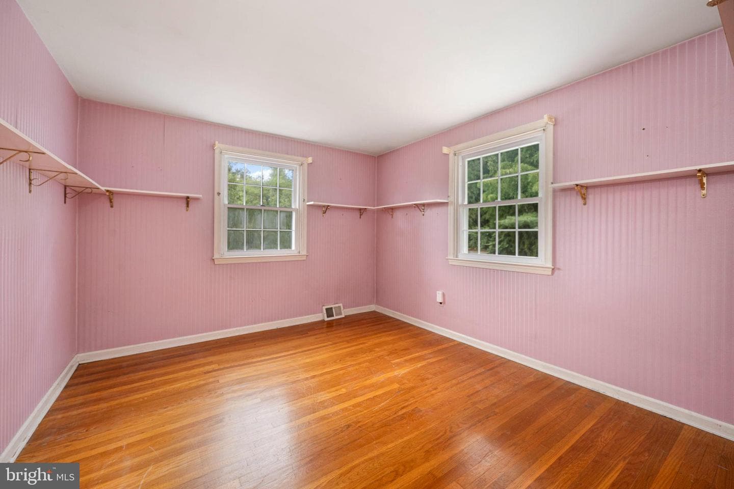 1075 Westwood Drive photo 11