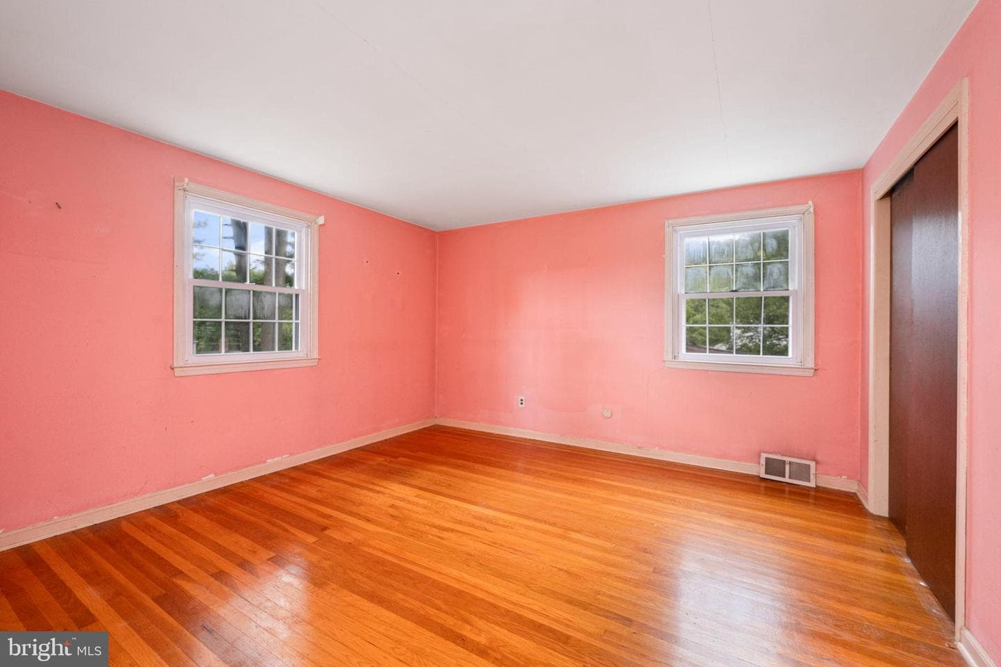 1075 Westwood Drive photo 13
