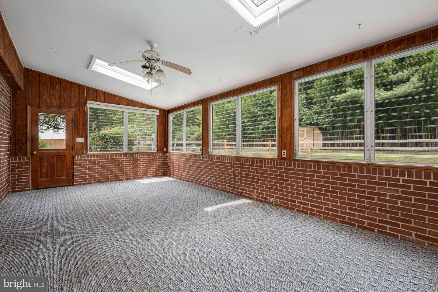 1075 Westwood Drive photo 9