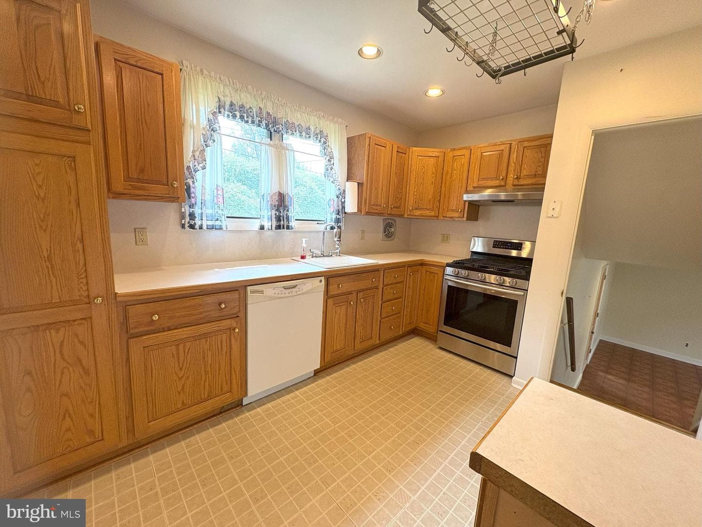 314 Mayfield Avenue photo 11